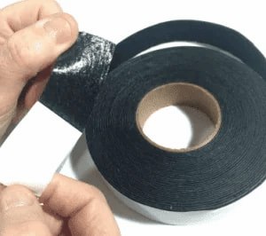 Como usar fita de feltro auto adesiva para proteger móveis e pisos contra riscos