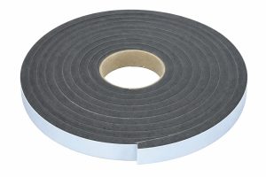 Para que serve a fita de PVC expandido na vedação de painéis elétricos?